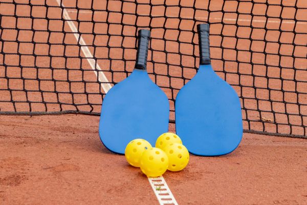 Quel kit de pickleball choisir pour débuter en famille ou entre amis ?